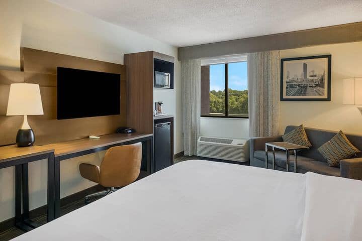 Room 6 of 27