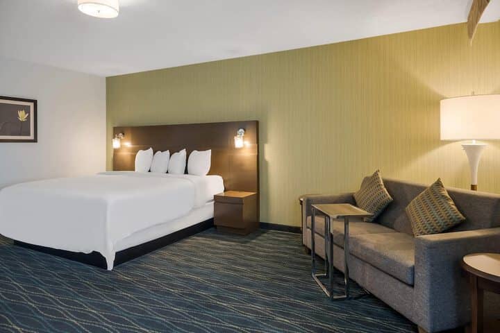 Room 15 of 27