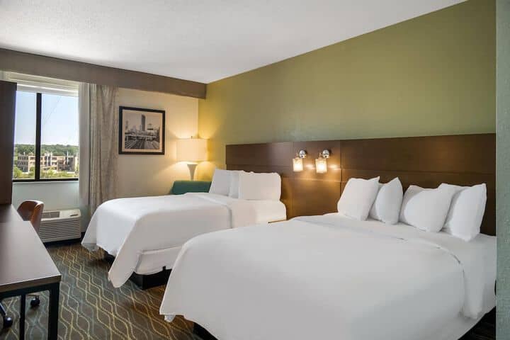 Room 10 of 27
