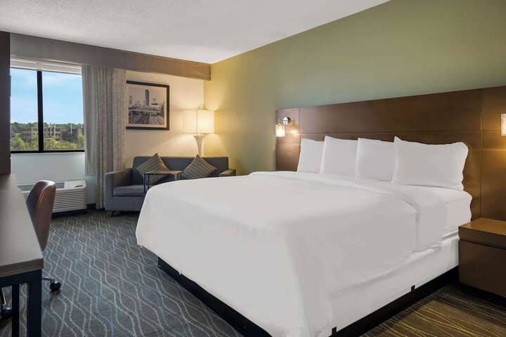 Room 5 of 27