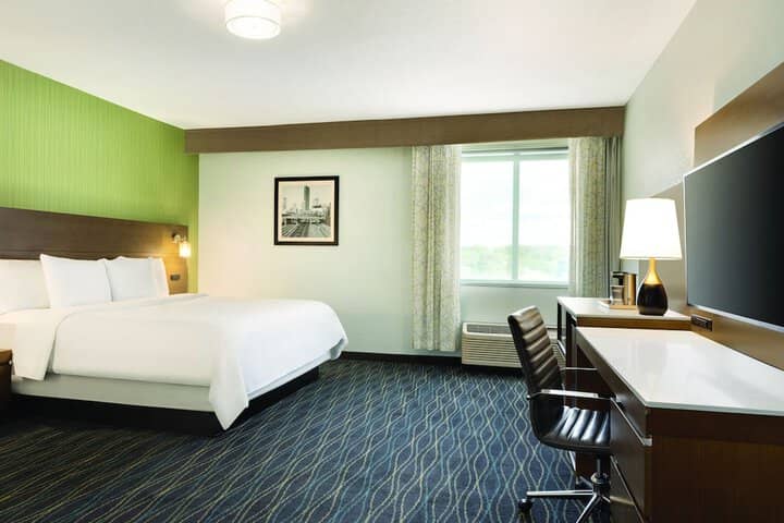Room 4 of 27